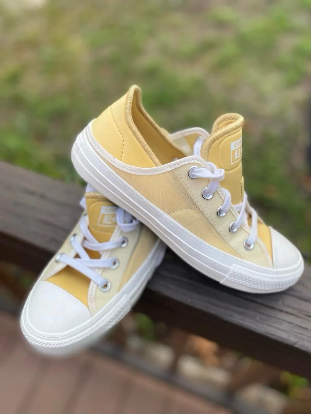 Converse Kids Low-Top Sneakers in Soft Yellow and White